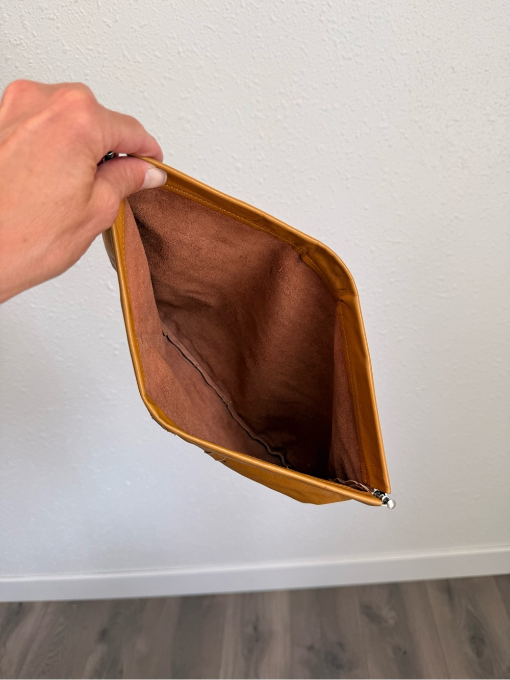 Vintage camel tan brown leather clutch handbag - Picture 5 of 6